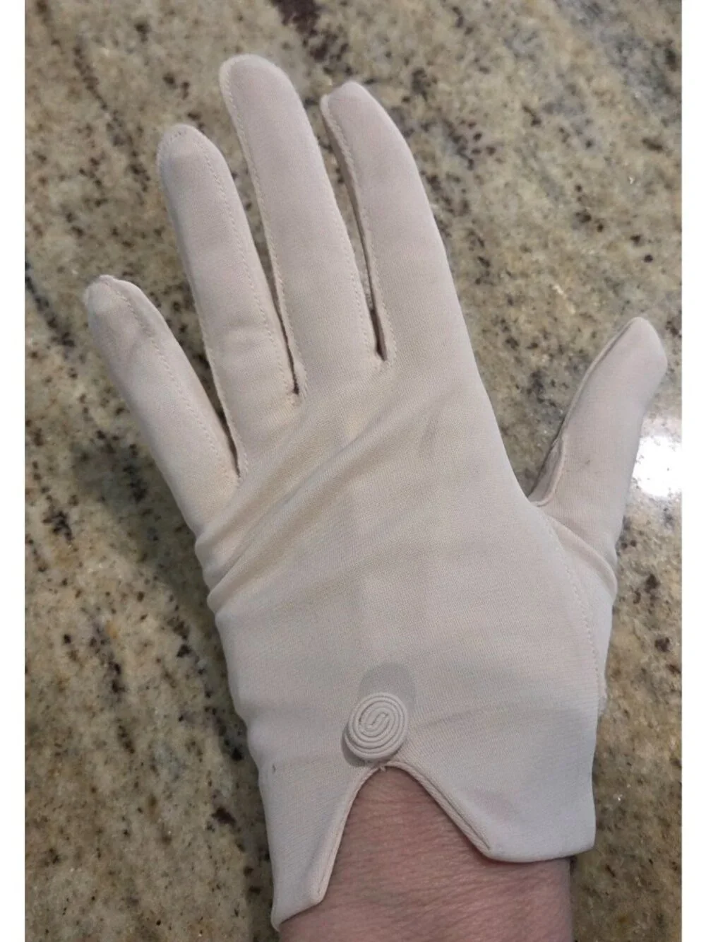 Vintage Womens One Size Fits All Beige Nylon Stretch Formal Short Gloves Knotch